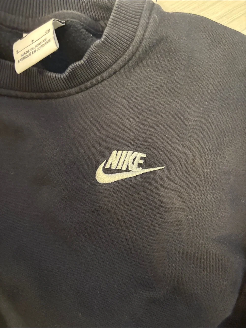 Girl’s Nike Black Cropped Crew Sweatshirt with White Swoosh